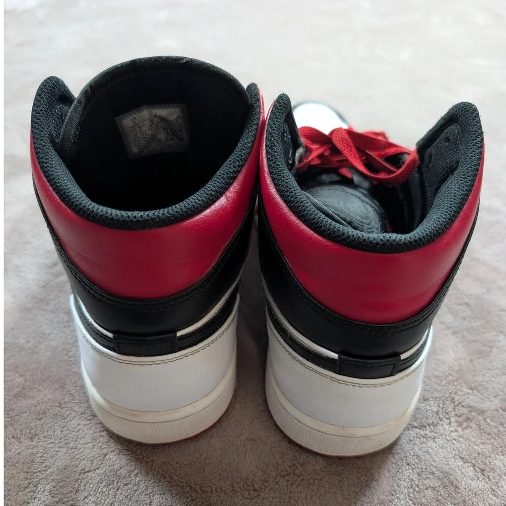 Jordan Air Jordan 1 Mid Mens 9 Black White Red Black Toe DQ8426-106 Sneaker